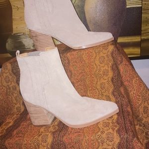 Ladies western styled short boots